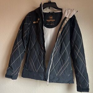 686 Black Ski & Snow Jacket with Quilted Design and Full-Length Zipper